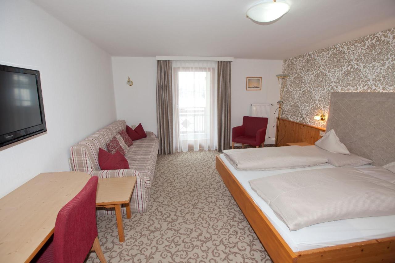 Hotel Goldener Adler Curon Venosta Esterno foto