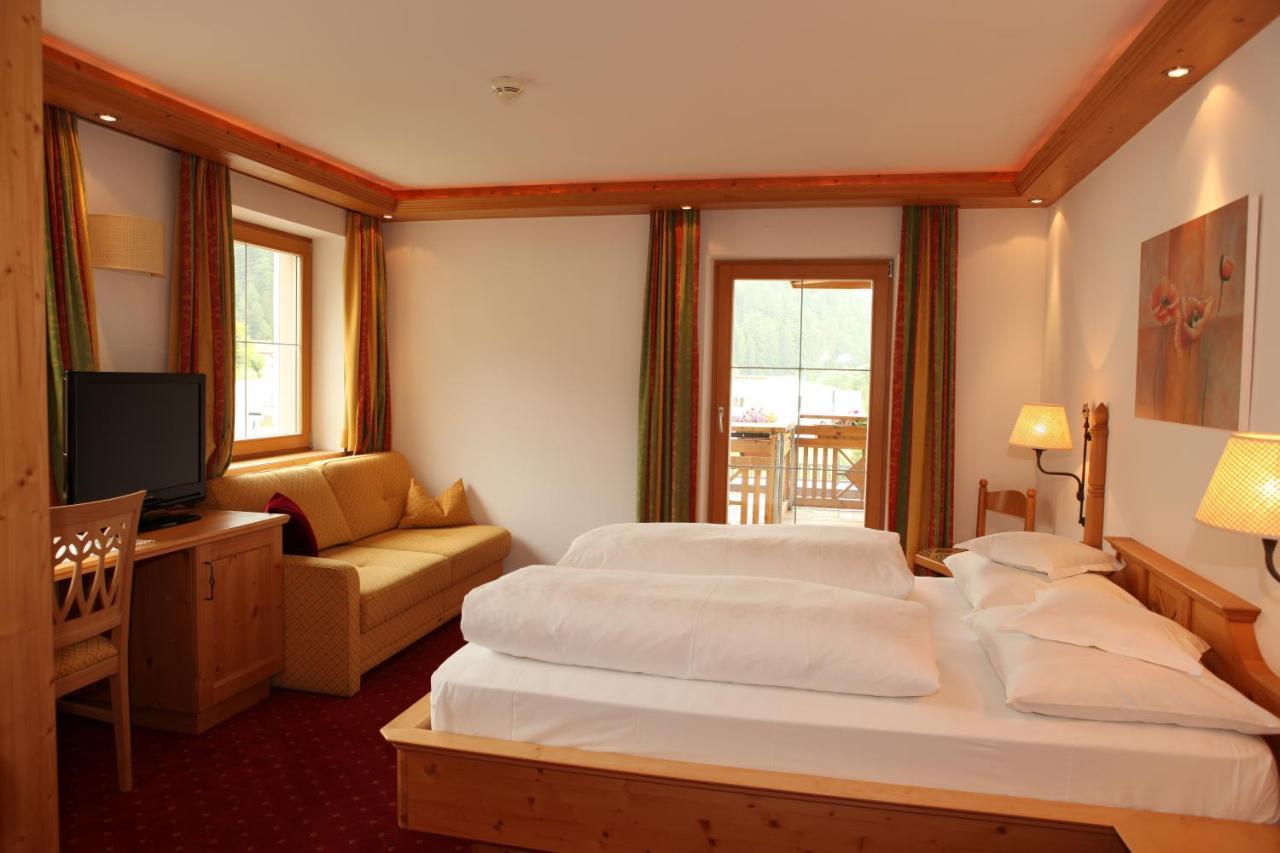 Hotel Goldener Adler Curon Venosta Esterno foto
