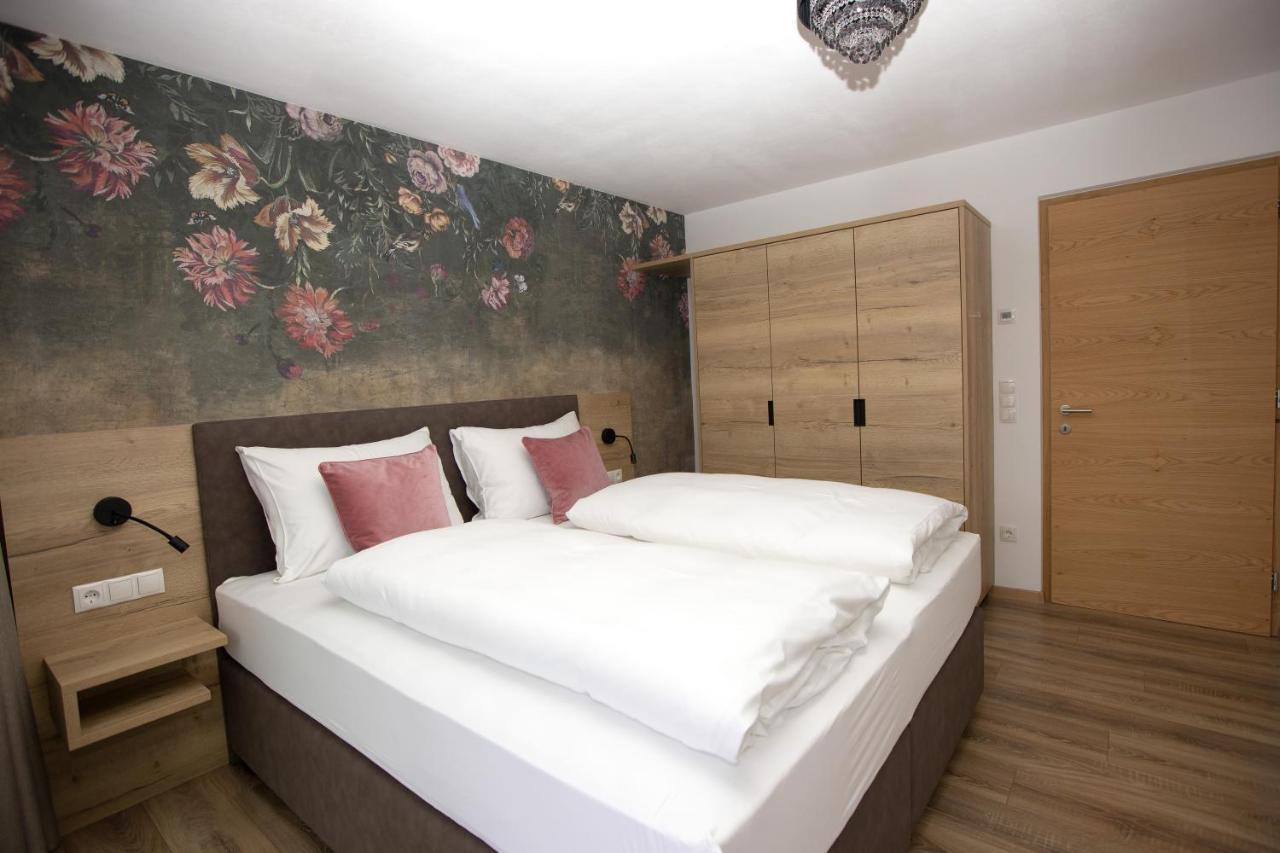 Hotel Goldener Adler Curon Venosta Esterno foto