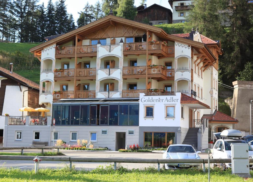 Hotel Goldener Adler Curon Venosta Esterno foto