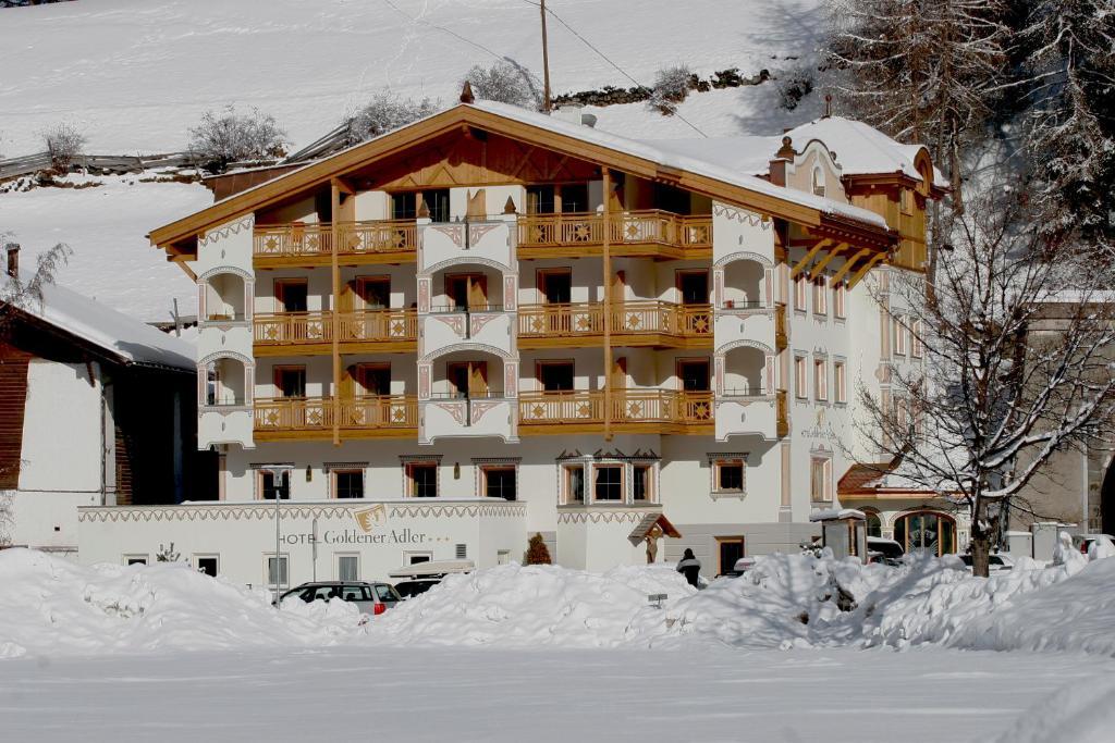 Hotel Goldener Adler Curon Venosta Esterno foto