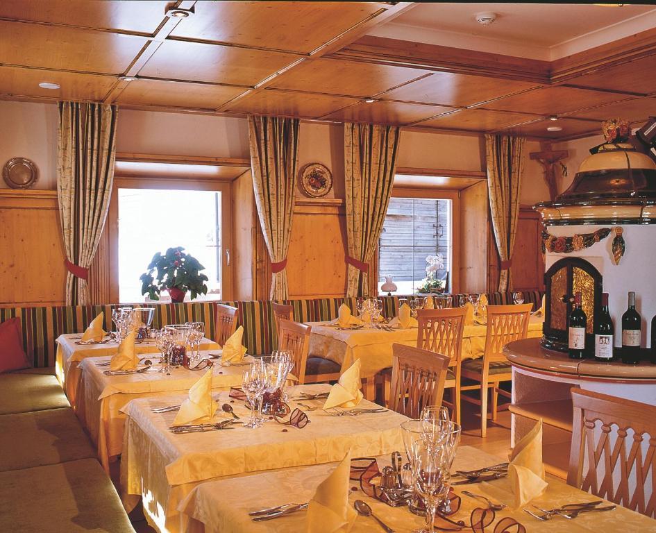 Hotel Goldener Adler Curon Venosta Esterno foto