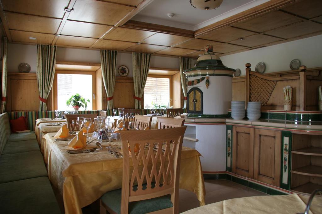 Hotel Goldener Adler Curon Venosta Esterno foto