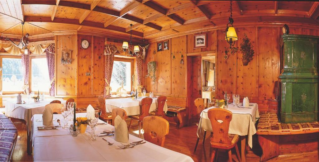 Hotel Goldener Adler Curon Venosta Esterno foto