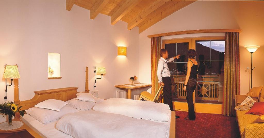 Hotel Goldener Adler Curon Venosta Camera foto