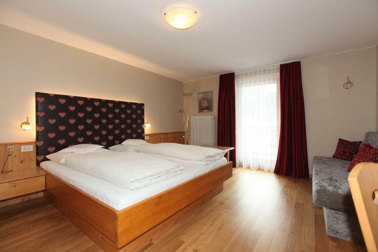 Hotel Goldener Adler Curon Venosta Esterno foto