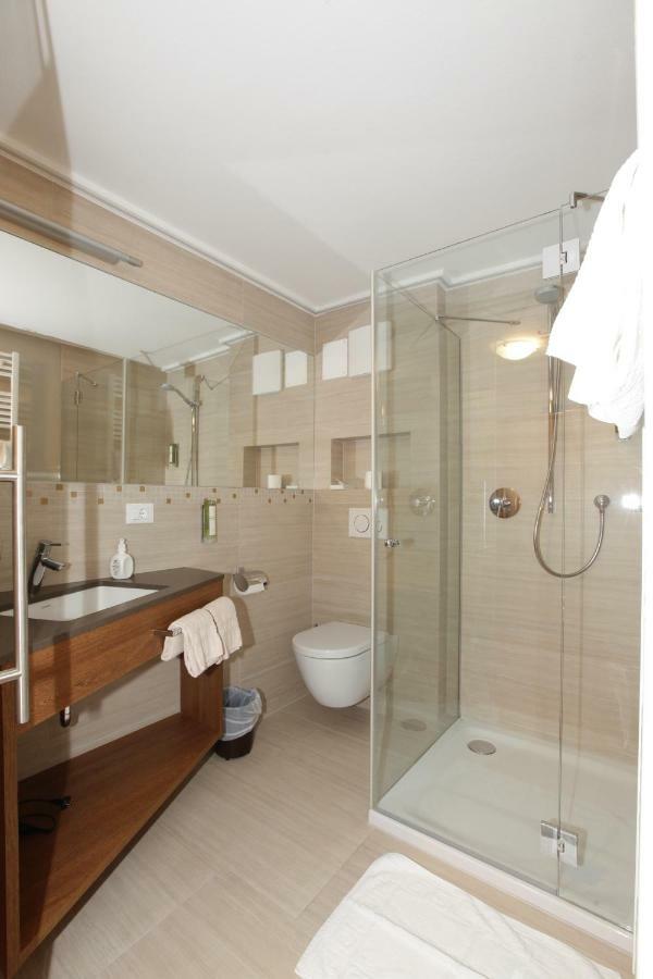 Hotel Goldener Adler Curon Venosta Esterno foto